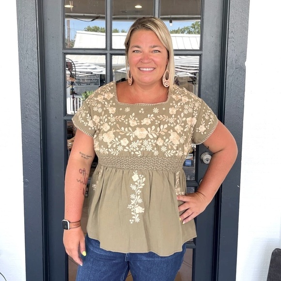 Savanna Jane Tops - Savanna Jane nwt babydoll shirred waist boho embroidered top LG Peasant feminine